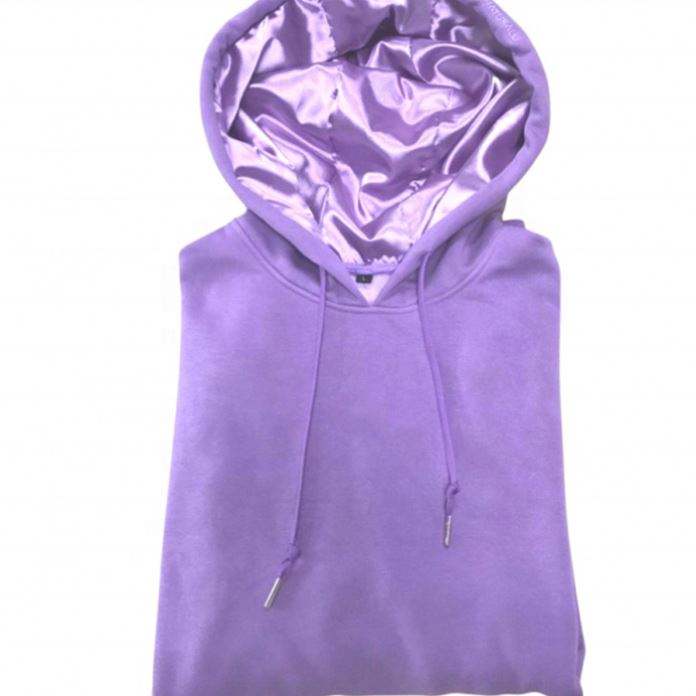 ผู้ผลิต OEM โลโก้ที่กำหนดเอง Hoodies พื้นฐานผ้าฝ้ายโพลีเอสเตอร์เสื้อสวมหัว Unisex ผ้าไหมซาตินเรียงรายเสื้อกันหนาวหมวก