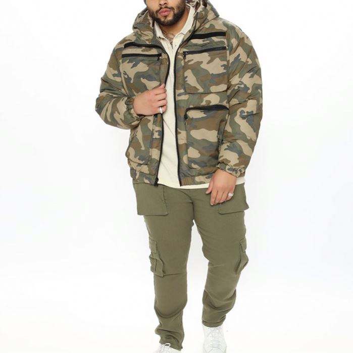 Schwere, dicke Herren-Winterjacken mit Tarnmuster, Utility-Taschen, mit Satin gef&uuml;tterte Herren-Kapuzenjacken in &Uuml;bergr&ouml;&szlig;e