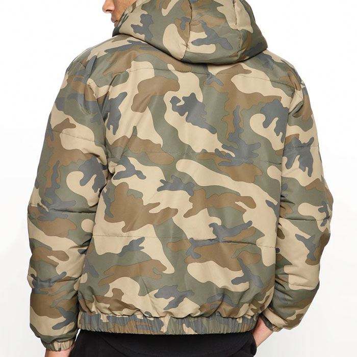 Schwere, dicke Herren-Winterjacken mit Tarnmuster, Utility-Taschen, mit Satin gef&uuml;tterte Herren-Kapuzenjacken in &Uuml;bergr&ouml;&szlig;e