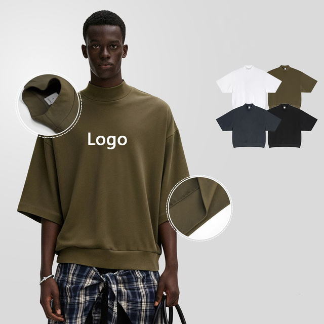 K1130 Pudełkowy T-shirt z kołnierzykiem i przedłużonym dołem do połowy wysokości