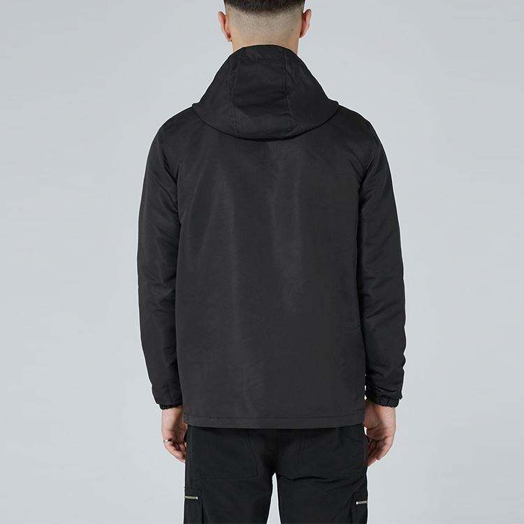 Gestalten Sie Ihre Marke individuell: Lang&auml;rmlige, einfarbige Windjacke f&uuml;r Trainer mit Kapuze