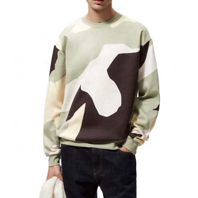 Fabricante OEM personalizado de alta qualidade com gola redonda camuflada com detalhes de impress&atilde;o em contraste, pul&ocirc;ver de moletom para homens