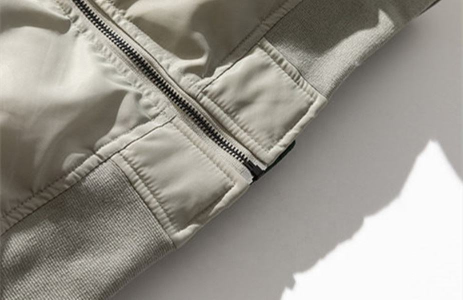 OEM-Hersteller kundenspezifische einfarbige Baseball-Baumwolljacke mit einfachem Taschenbezug f&uuml;r Herren