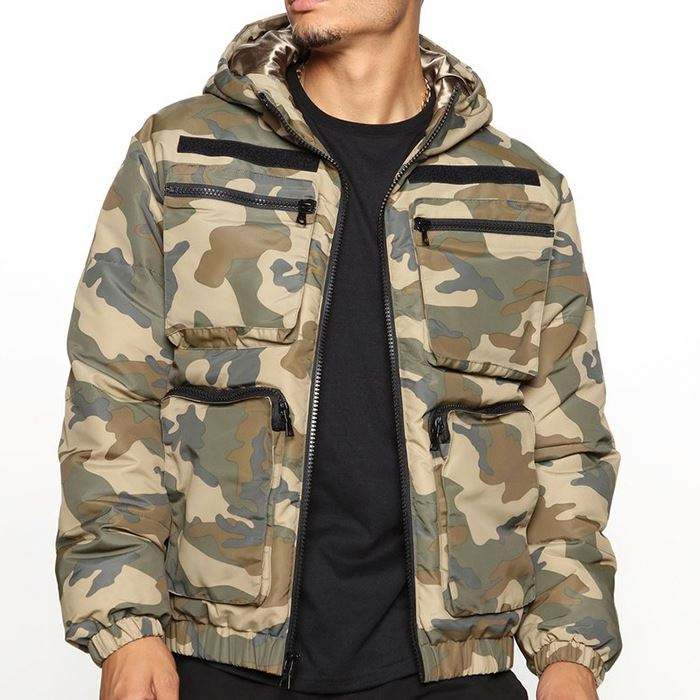 Schwere, dicke Herren-Winterjacken mit Tarnmuster, Utility-Taschen, mit Satin gef&uuml;tterte Herren-Kapuzenjacken in &Uuml;bergr&ouml;&szlig;e
