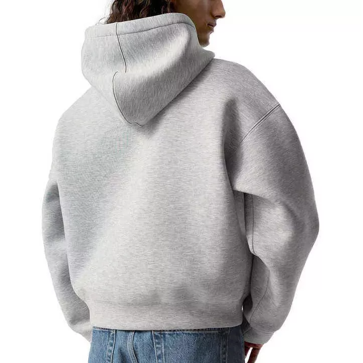 Kuka valmistaa Essentials-huppareita: t&auml;ydellinen tuotemerkkiopas