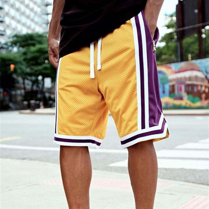 Korkealaatuiset Oem Sportswear -koripalloshortsit Custom Color Block -raidalliset koristeet Miesten verkkoshortsit vetoketjutaskulla