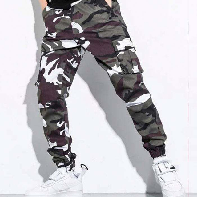 Pantalon cargo &agrave; poche &agrave; rabat imprim&eacute; camouflage personnalis&eacute; pour hommes