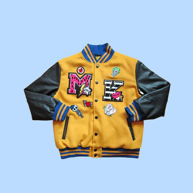 Giacca streetwear personalizzata Giacca bomber con maniche in PU a contrasto con toppe ricamate in 3D