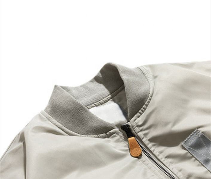 OEM-Hersteller kundenspezifische einfarbige Baseball-Baumwolljacke mit einfachem Taschenbezug f&uuml;r Herren
