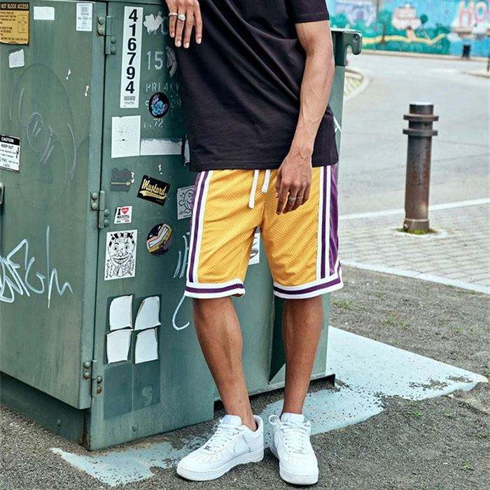 Korkealaatuiset Oem Sportswear -koripalloshortsit Custom Color Block -raidalliset koristeet Miesten verkkoshortsit vetoketjutaskulla