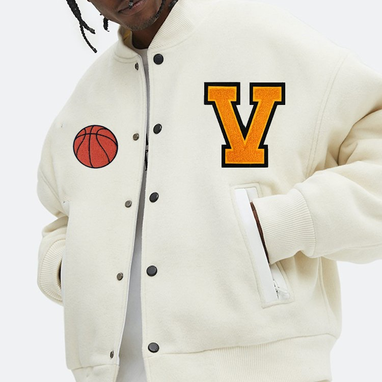 Produttore OEM di alta qualit&agrave; ricamo in ciniglia da uomo maniche in pelle college bomber da baseball personalizzato giacca college Letterman