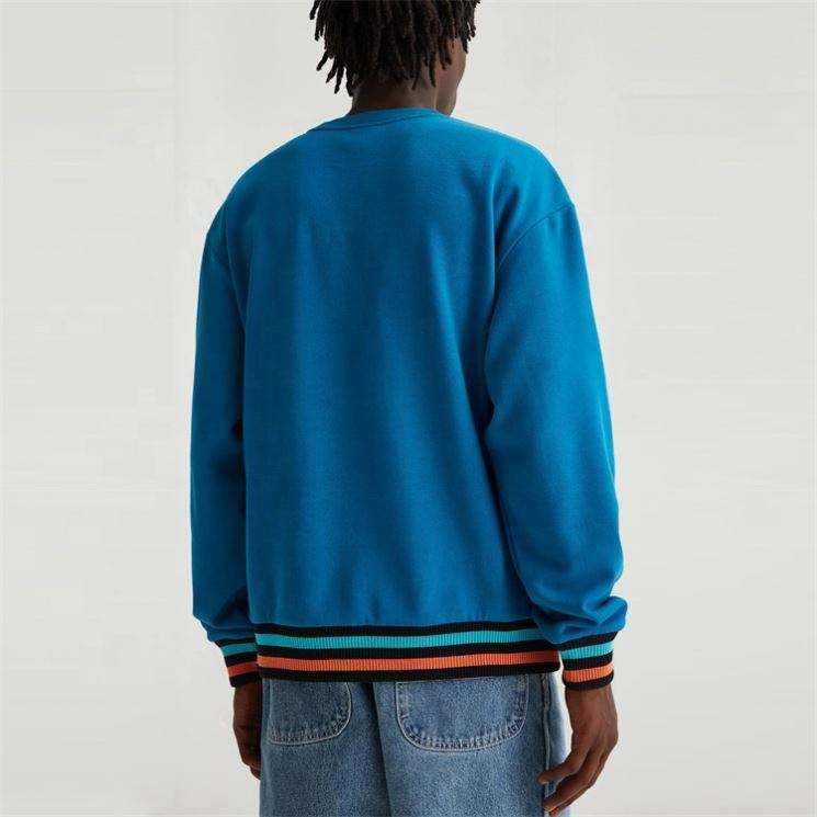 OEM-valmistajan Custom Chenille Brodeerattu Pathces Pullover Crewneck collegepaita miehille huppari