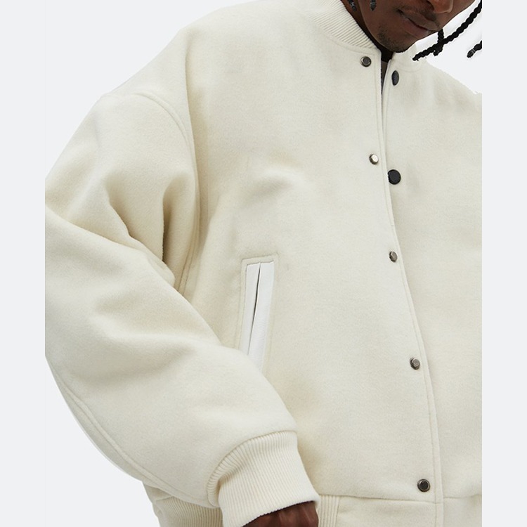 Produttore OEM di alta qualit&agrave; ricamo in ciniglia da uomo maniche in pelle college bomber da baseball personalizzato giacca college Letterman